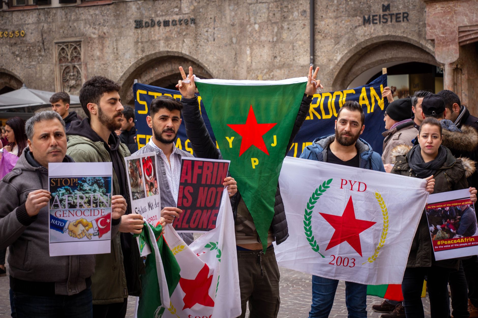 Forțele kurde anti-ISIS din Siria se dizolvă după un deceniu de luptă