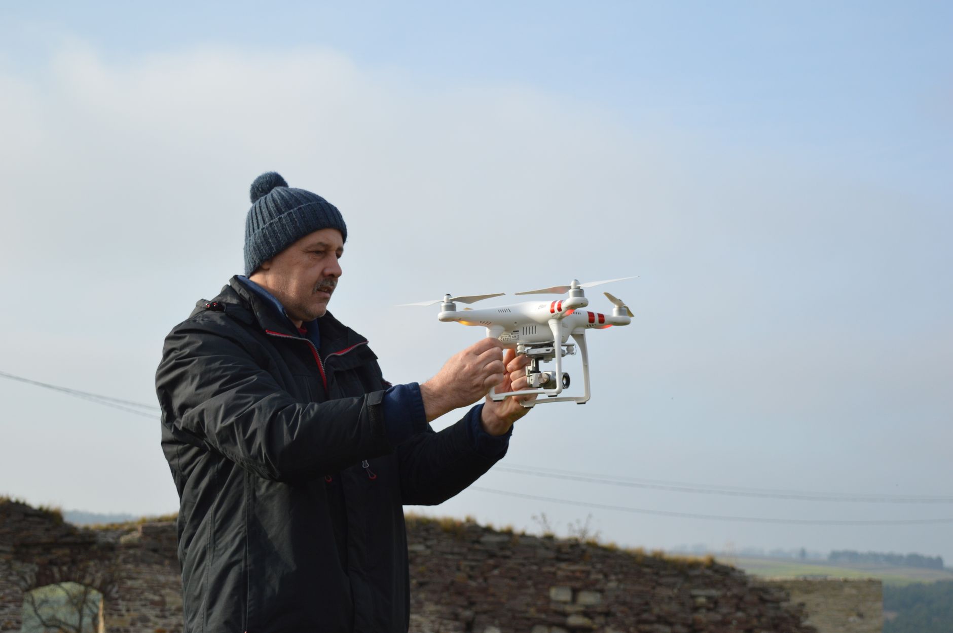 Geniștii detonează o dronă cu explozibil găsită pe plaja din Olimp