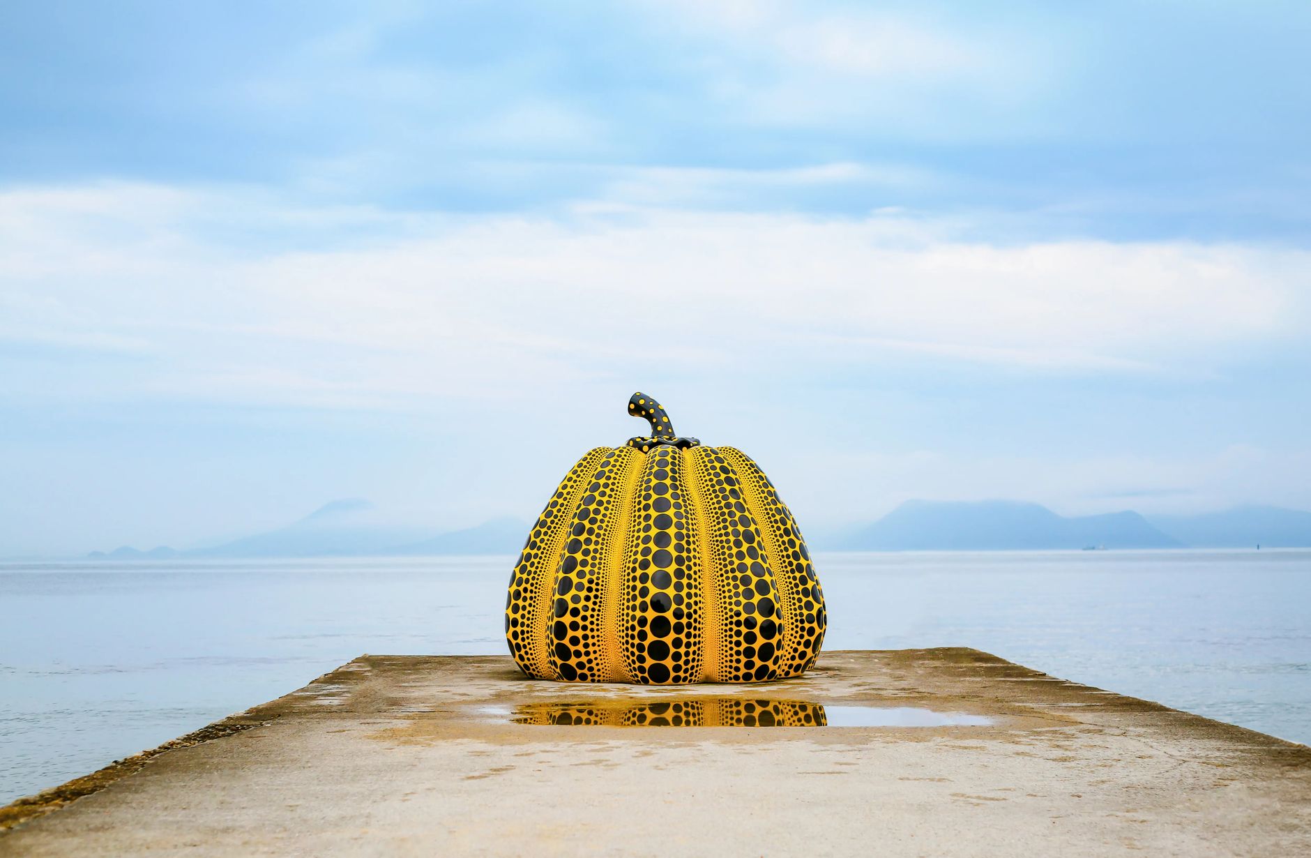 Yayoi Kusama, „regina bulinelor”, a murit la 97 de ani în Tokyo