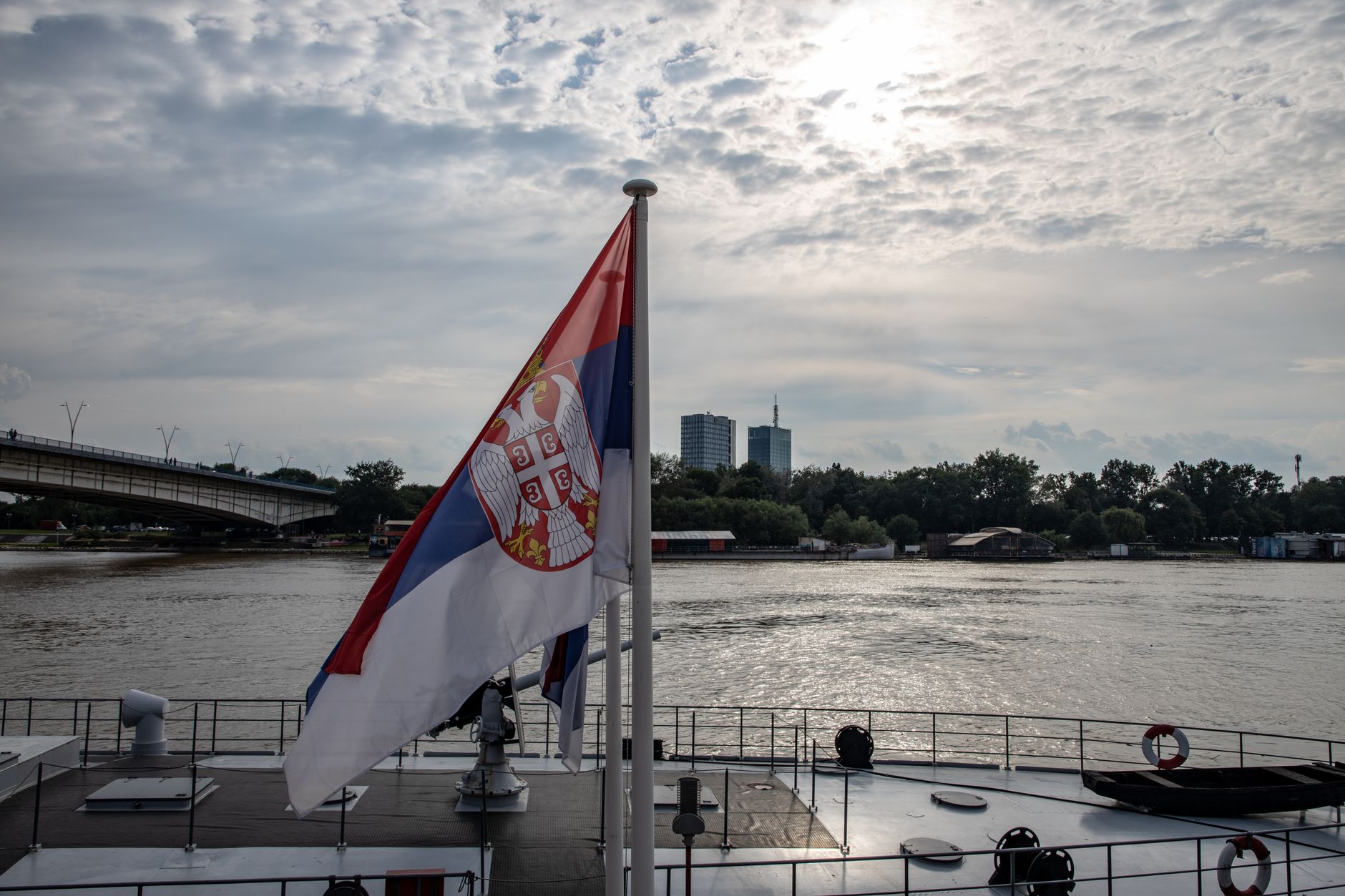 Serbia acordă lui Mladic onoruri de stat; Balcanii reacționează