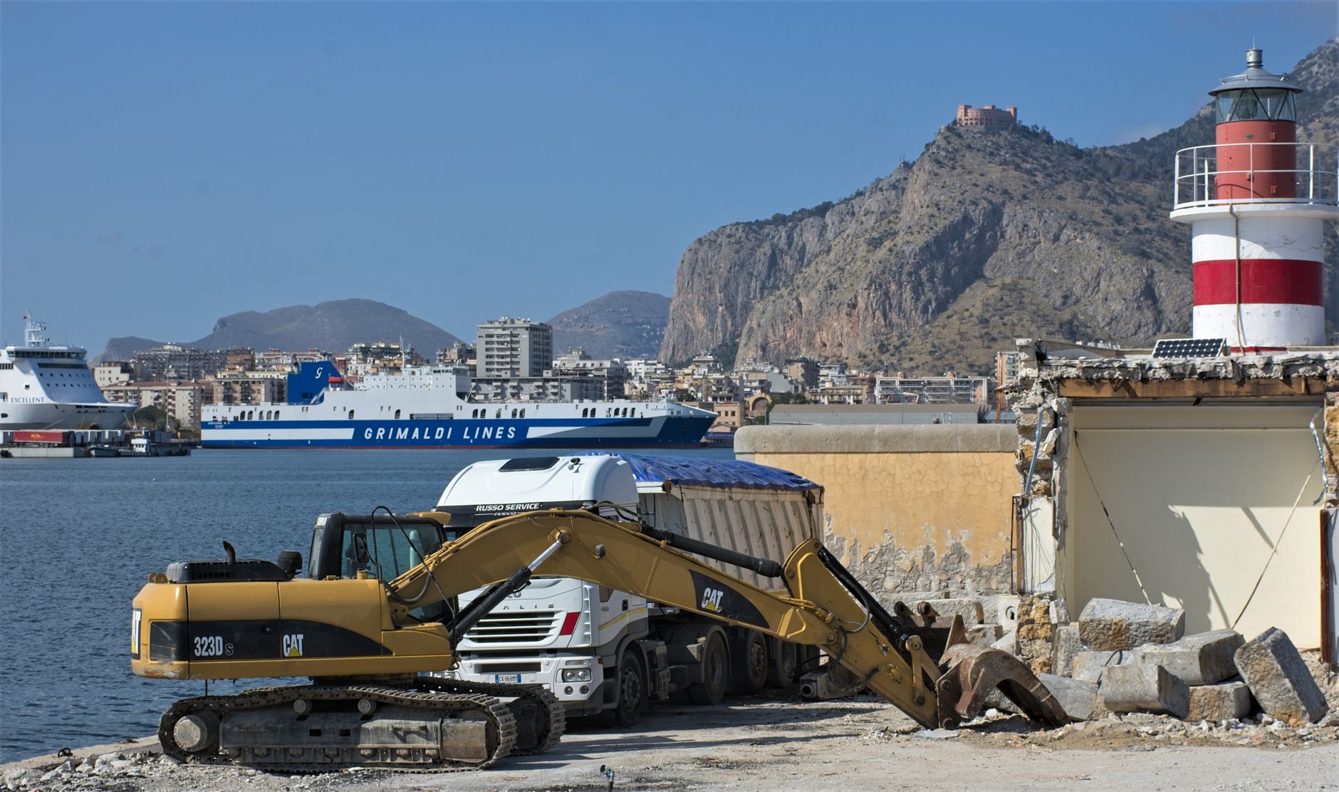 Ceuta în colaps: Spania cere Frontex pentru 5.000 de migranți