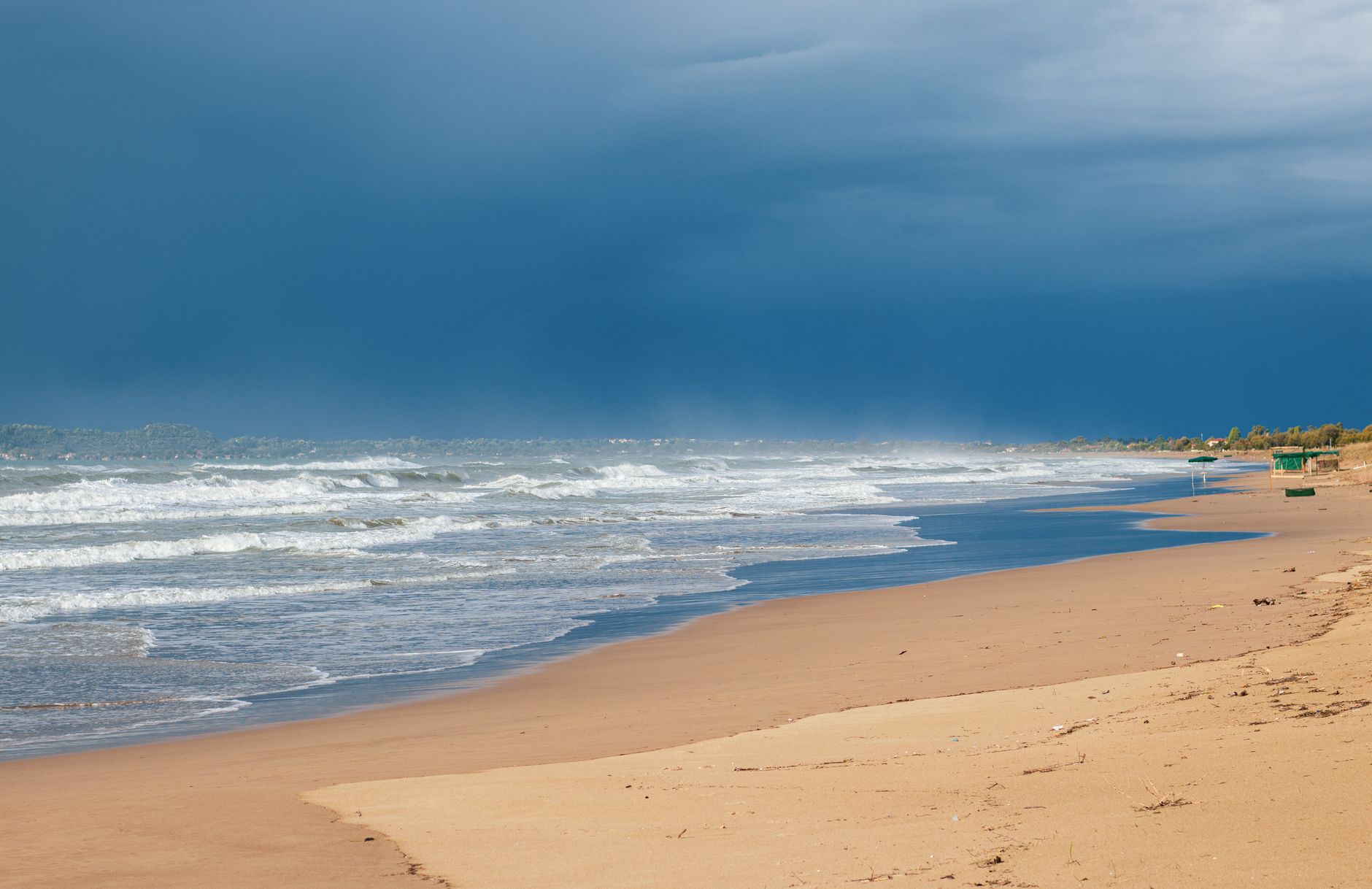 Alertă la Eforie Nord: fragment de dronă scos din mare de un turist