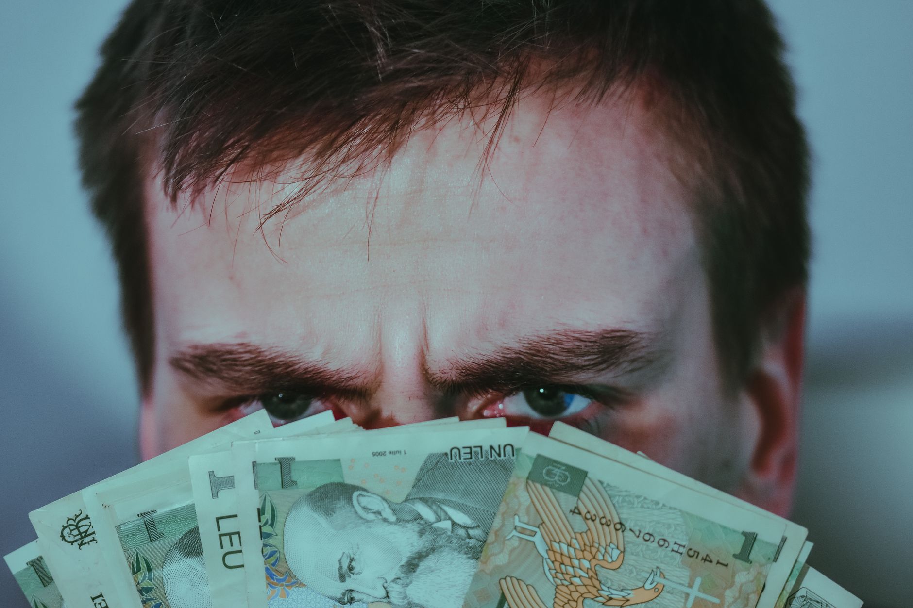 Deficitul bugetar scade cu 37%, la 2,34% din PIB; dobânzile, +26%
