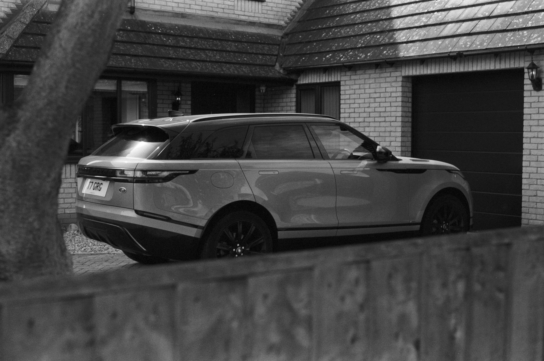 Jaguar Land Rover elimină 4.000 posturi: tarife Trump și cyberatac