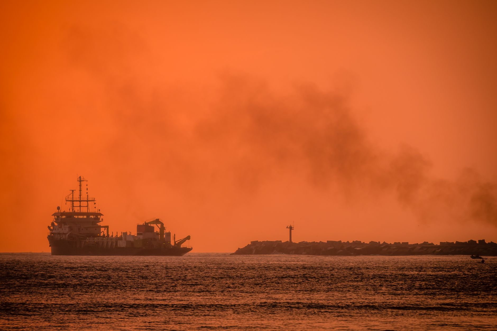 Incendiu pe nava Ocean Melody la Qingdao: 20 morți, 5 dispăruți