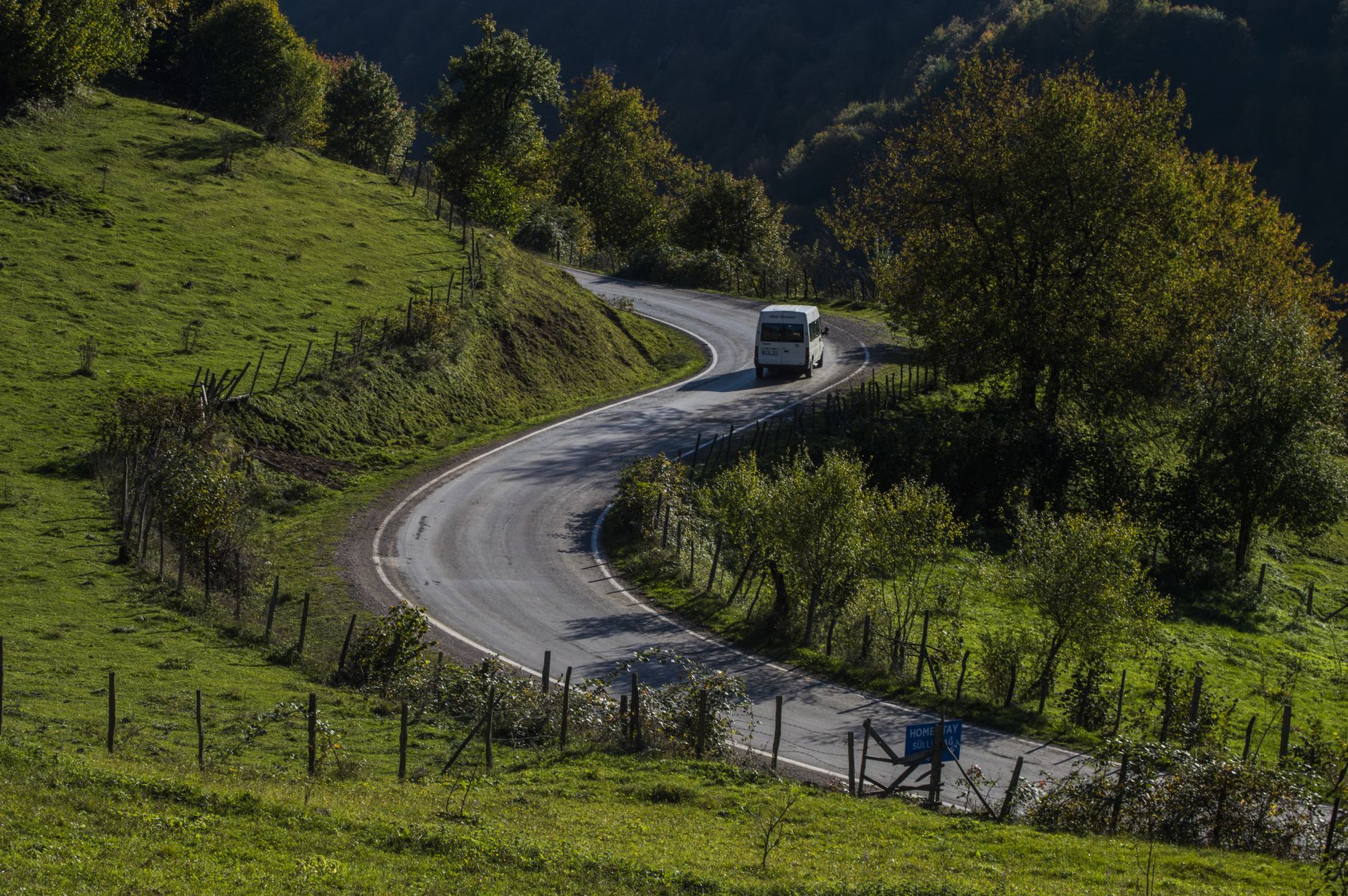 Un autocar cu 48 de olandezi s-a răsturnat în Elveția: mai mulți morți
