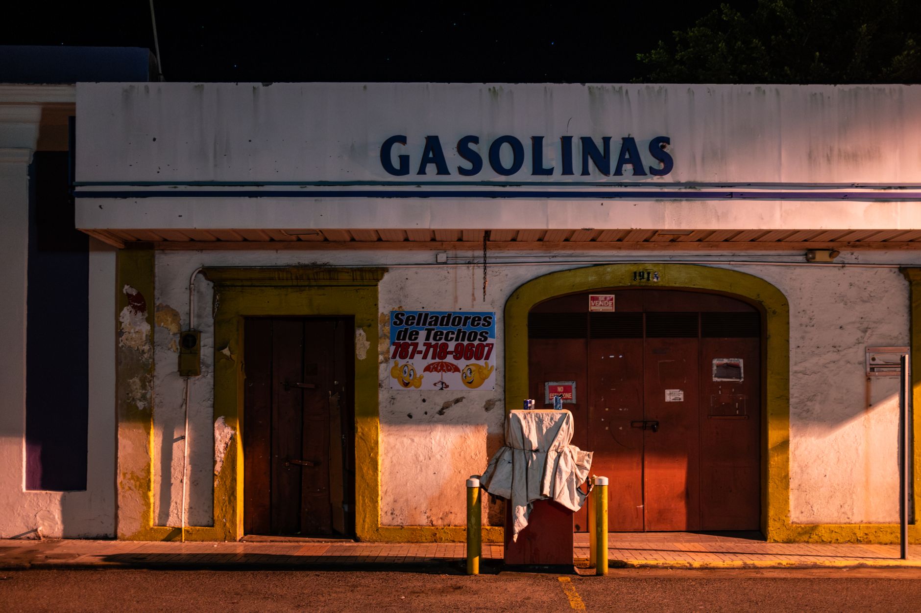 Benzina trece de 9,90 lei: petrolul Brent urcă la 107 dolari/baril