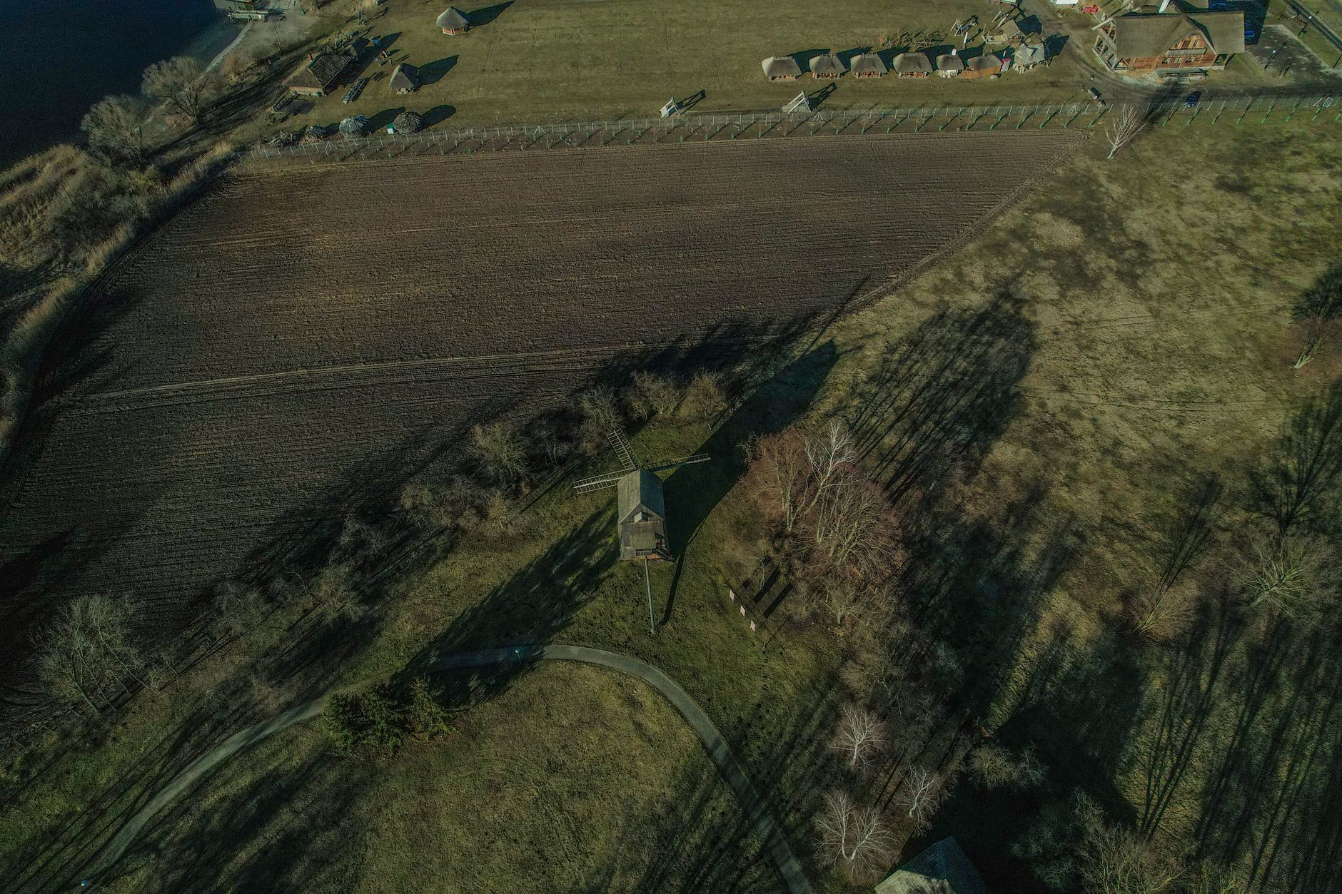 O dronă a traversat Ucraina și Moldova și s-a prăbușit în Suceava