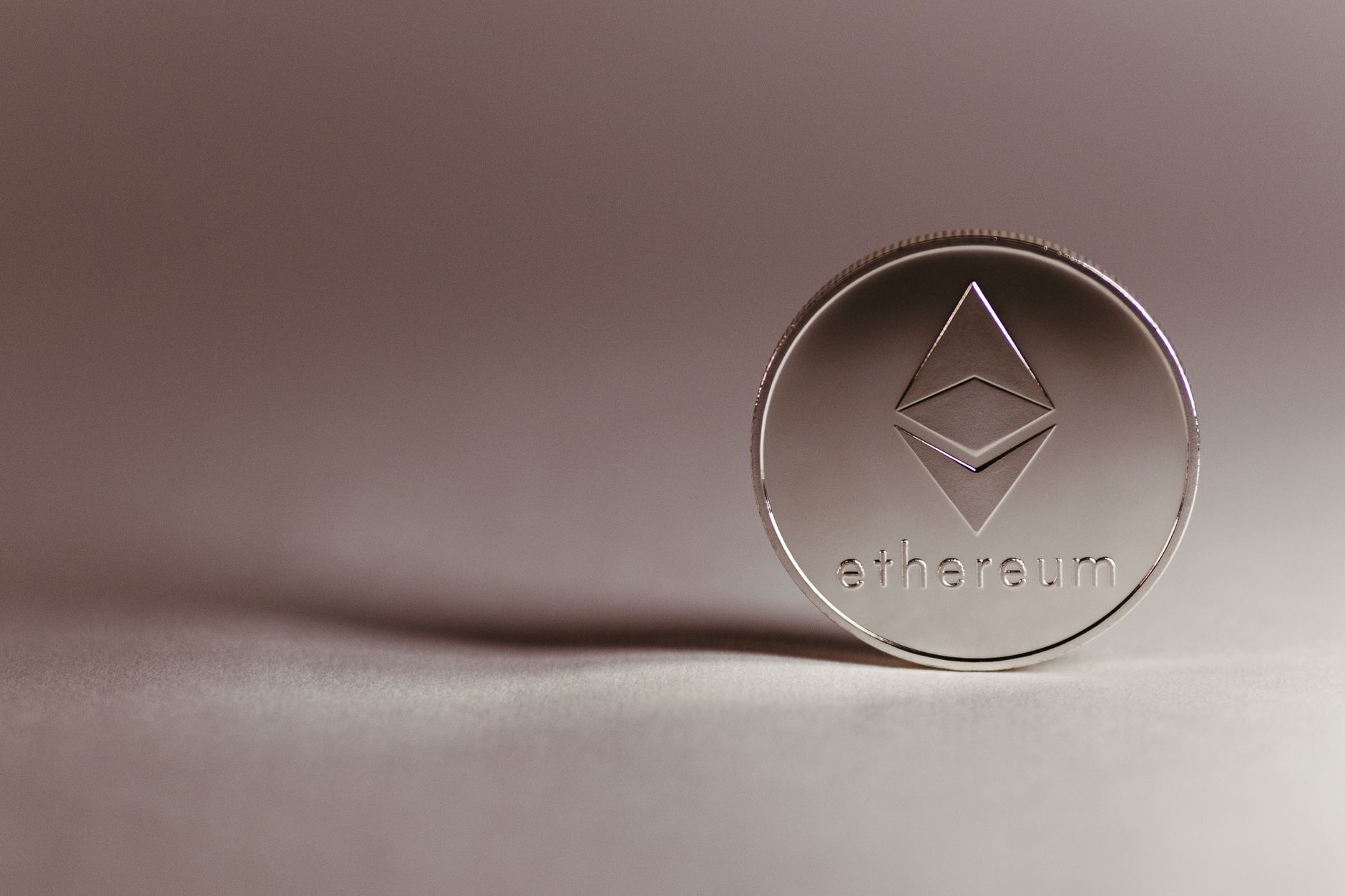 Revolut a divulgat pașapoarte și date KYC după un e-mail oficial fals