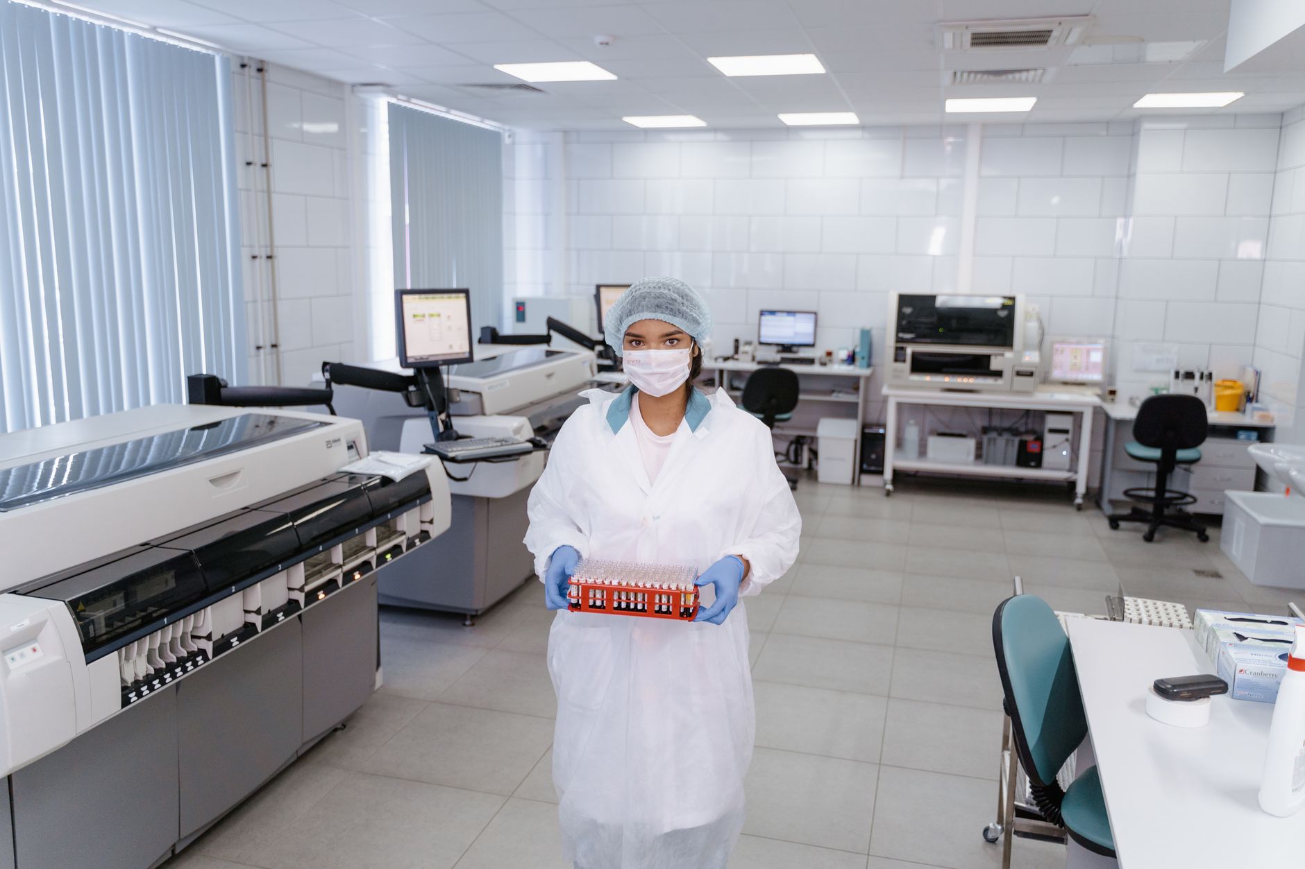 DNA descinde la vămi: funcționari luau mită pentru bunuri din Ucraina