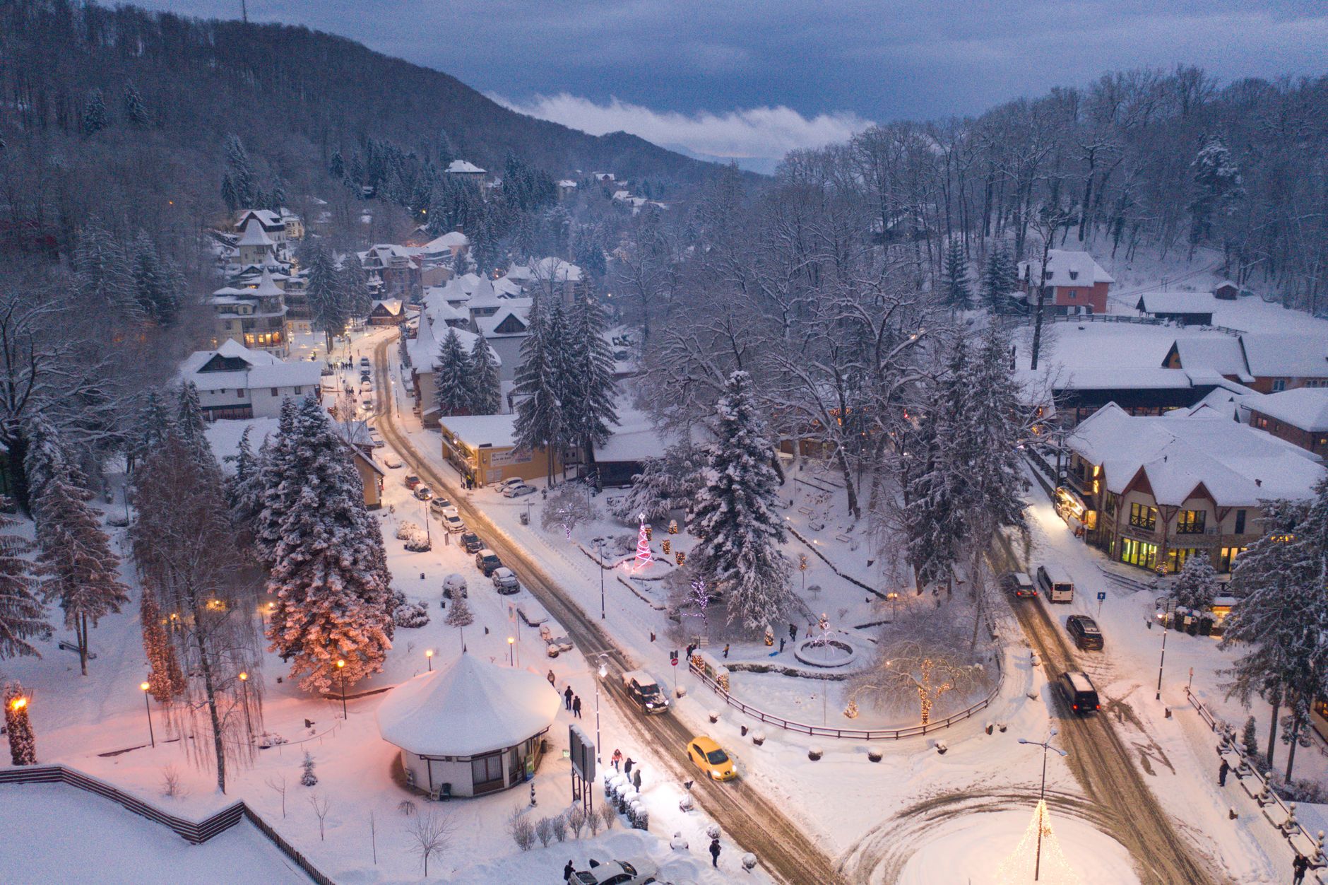 Prima ninsoare a sezonului cade la Bâlea Lac; temperaturi sub zero