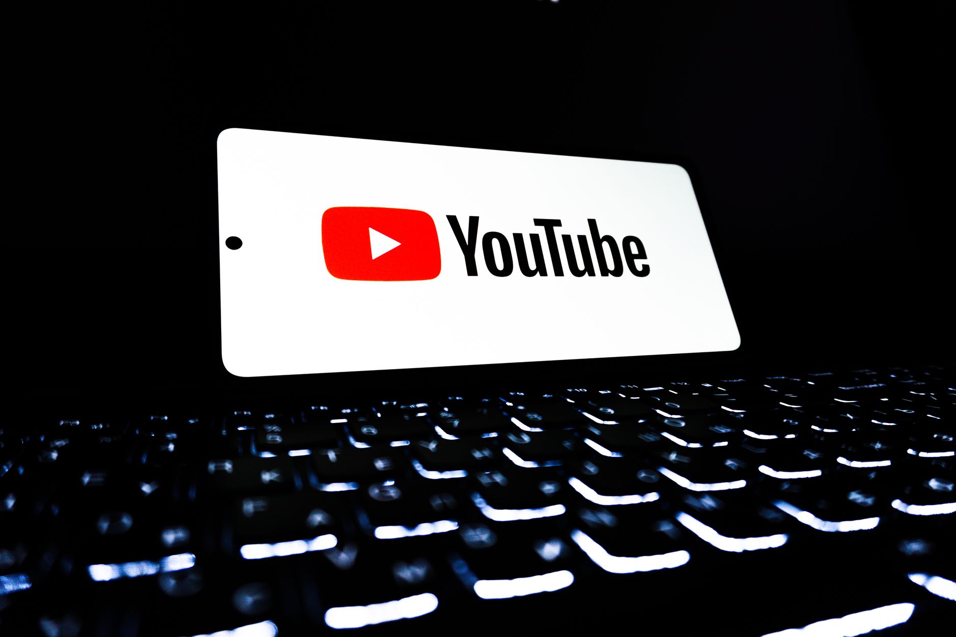 YouTube aduce feed personalizat cu AI și teste A/B pentru creatori