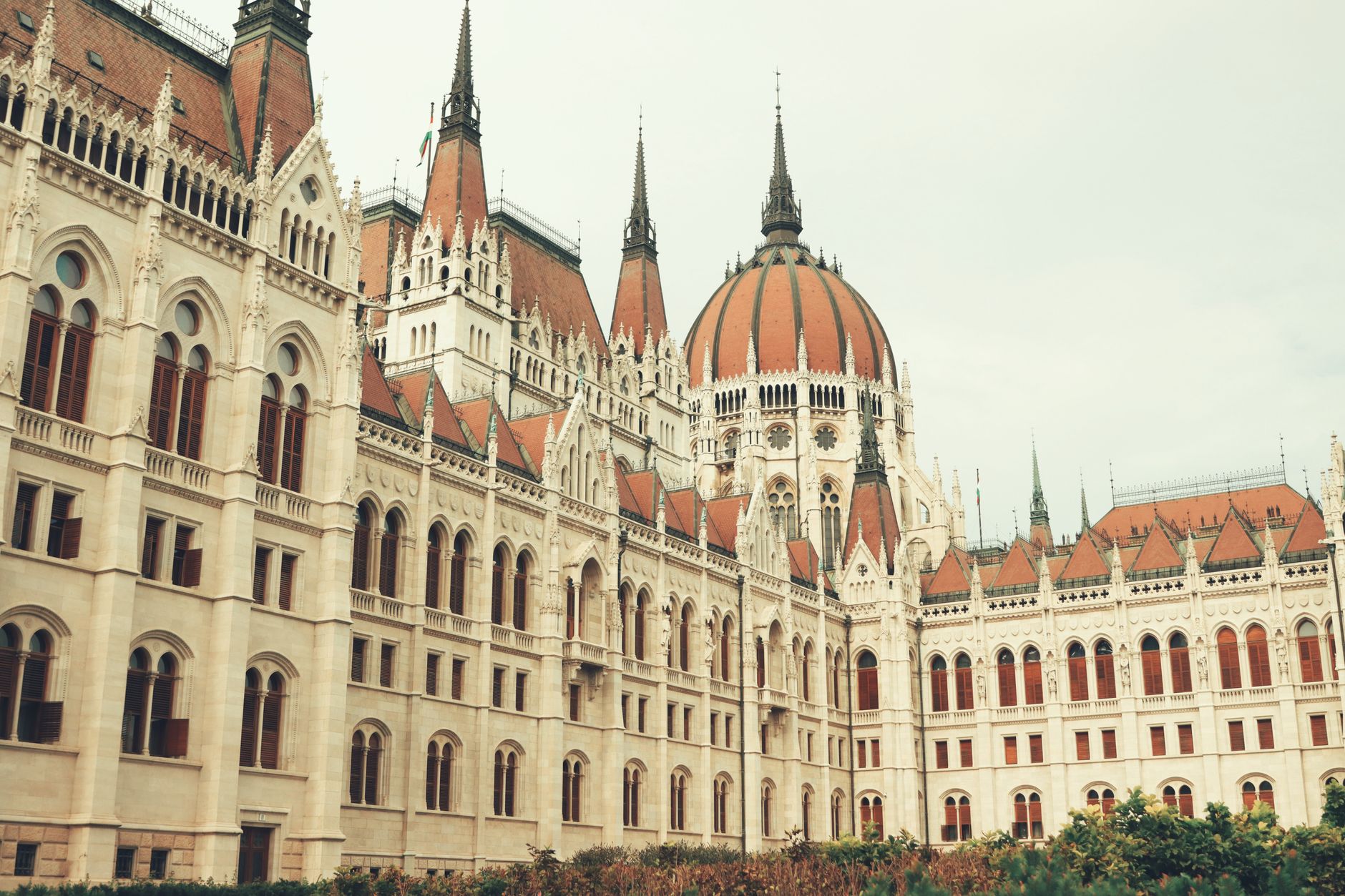 Mureșan depune la Parlament lista miniștrilor; refuză să demisioneze