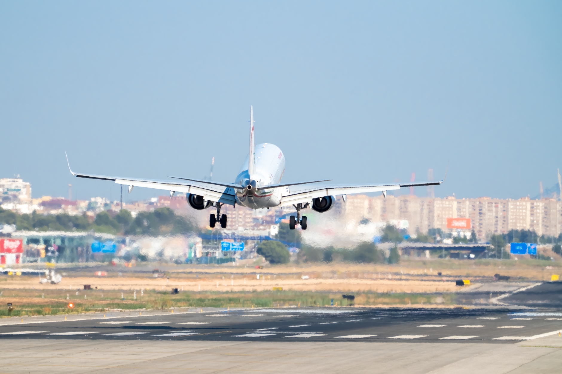 TAROM aterizează de urgență la Otopeni; 170 de pasageri teferi
