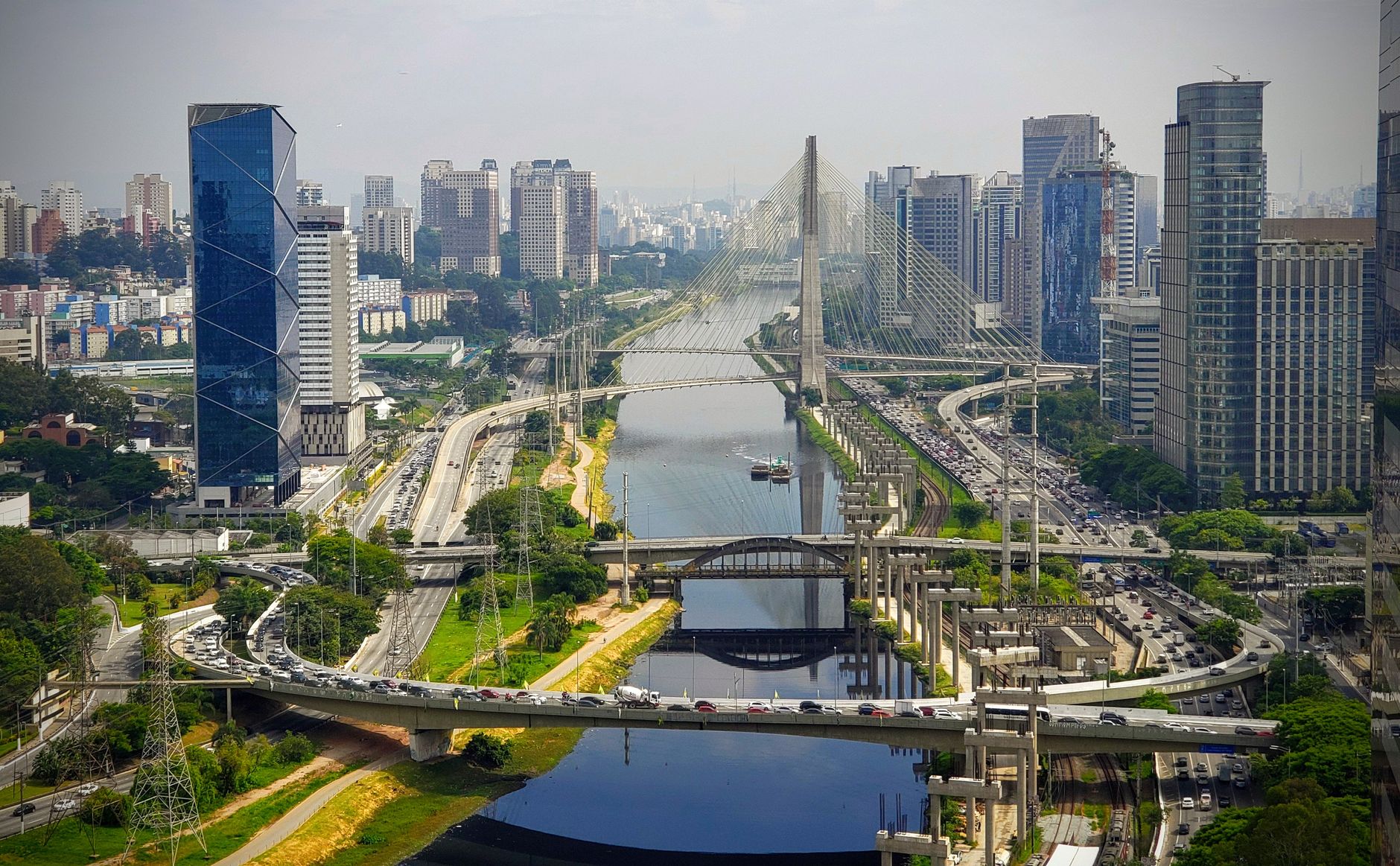 Brazilia merge la turul 2: Bolsonaro surprinde cu 47% din voturi