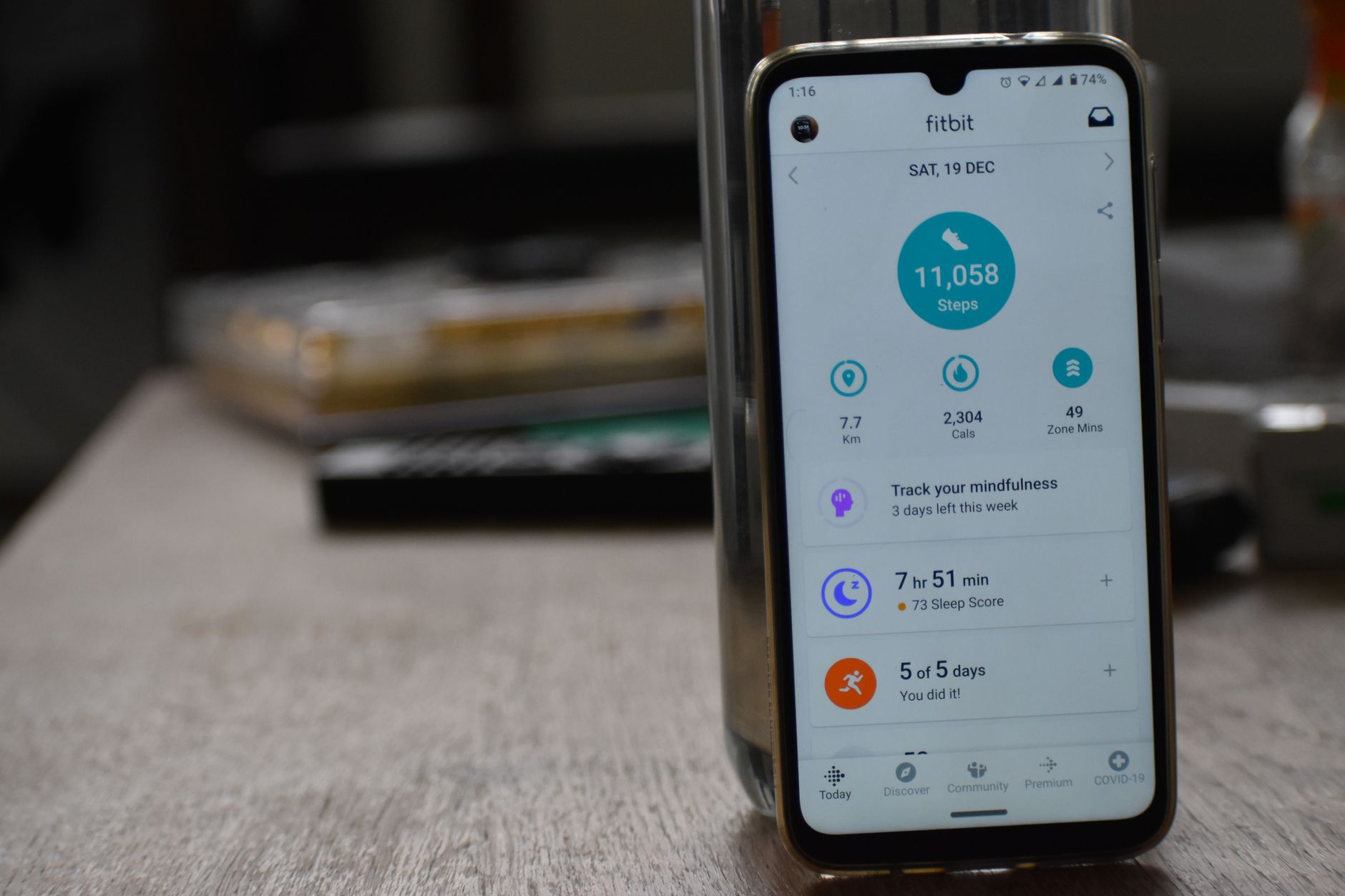 Google lansează Fitbit Edge la 179 dolari: baterie 7 zile, Gemini AI