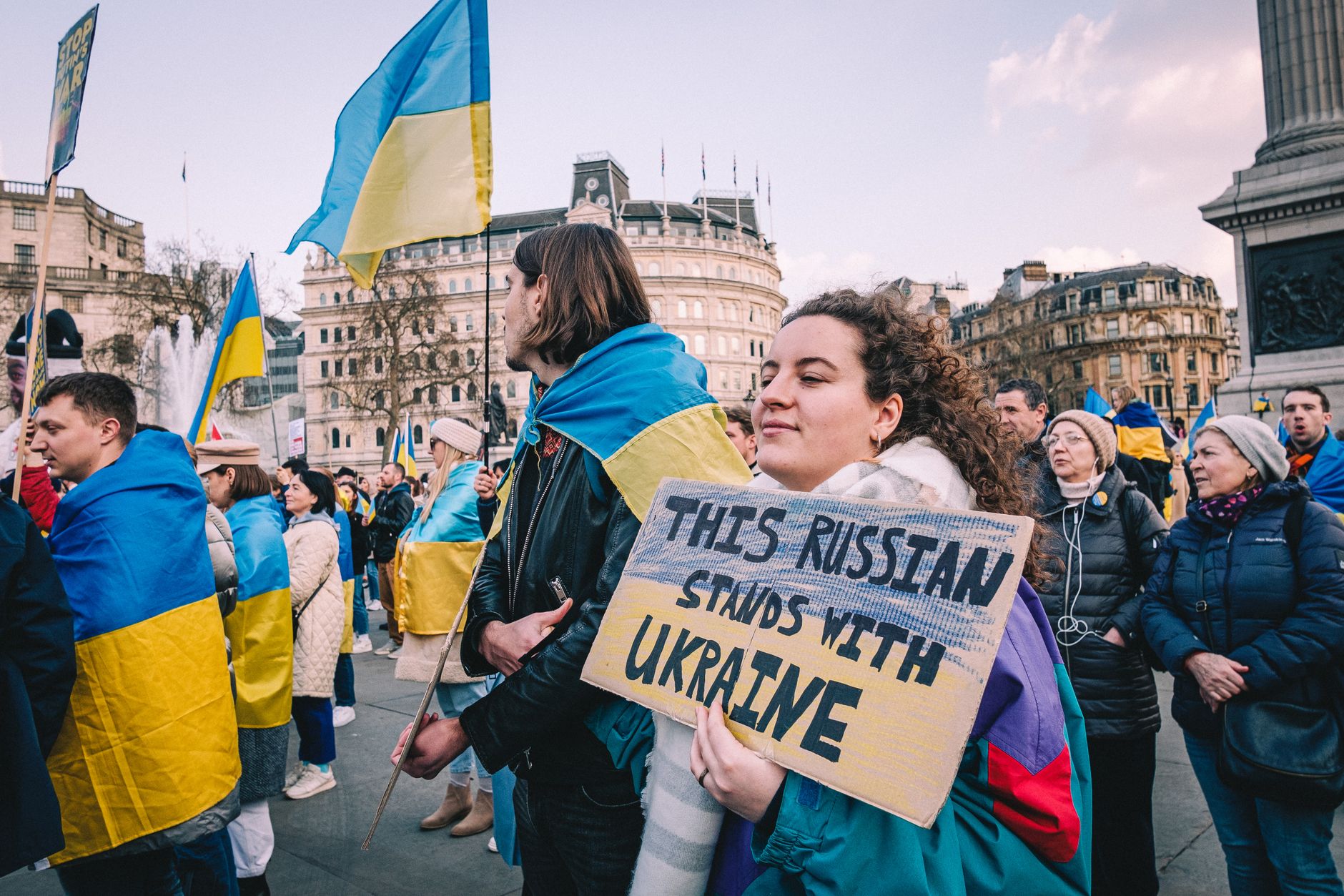 Zelensky la Londra: UK alocă £45M; UE virează 2,86 miliarde euro
