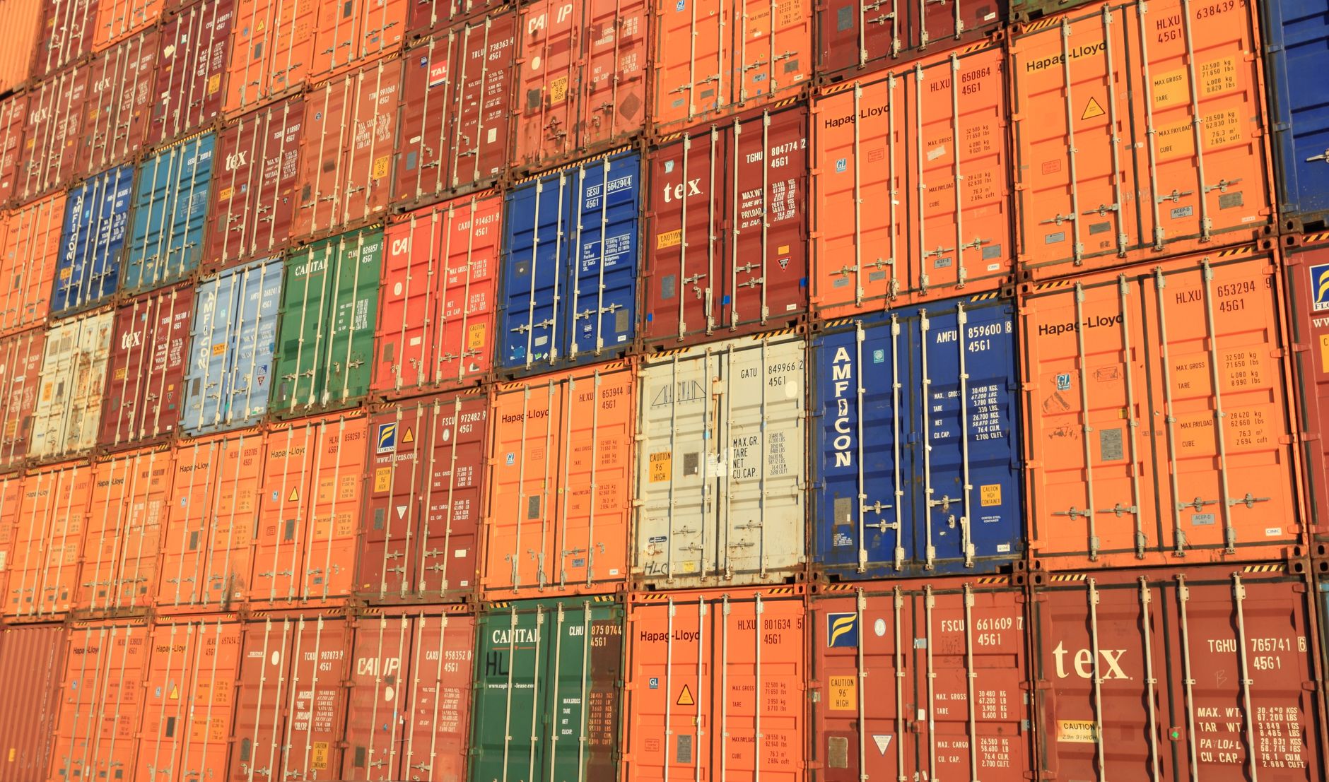 UE evaluează cote de import din China: chimia și utilajele, vizate