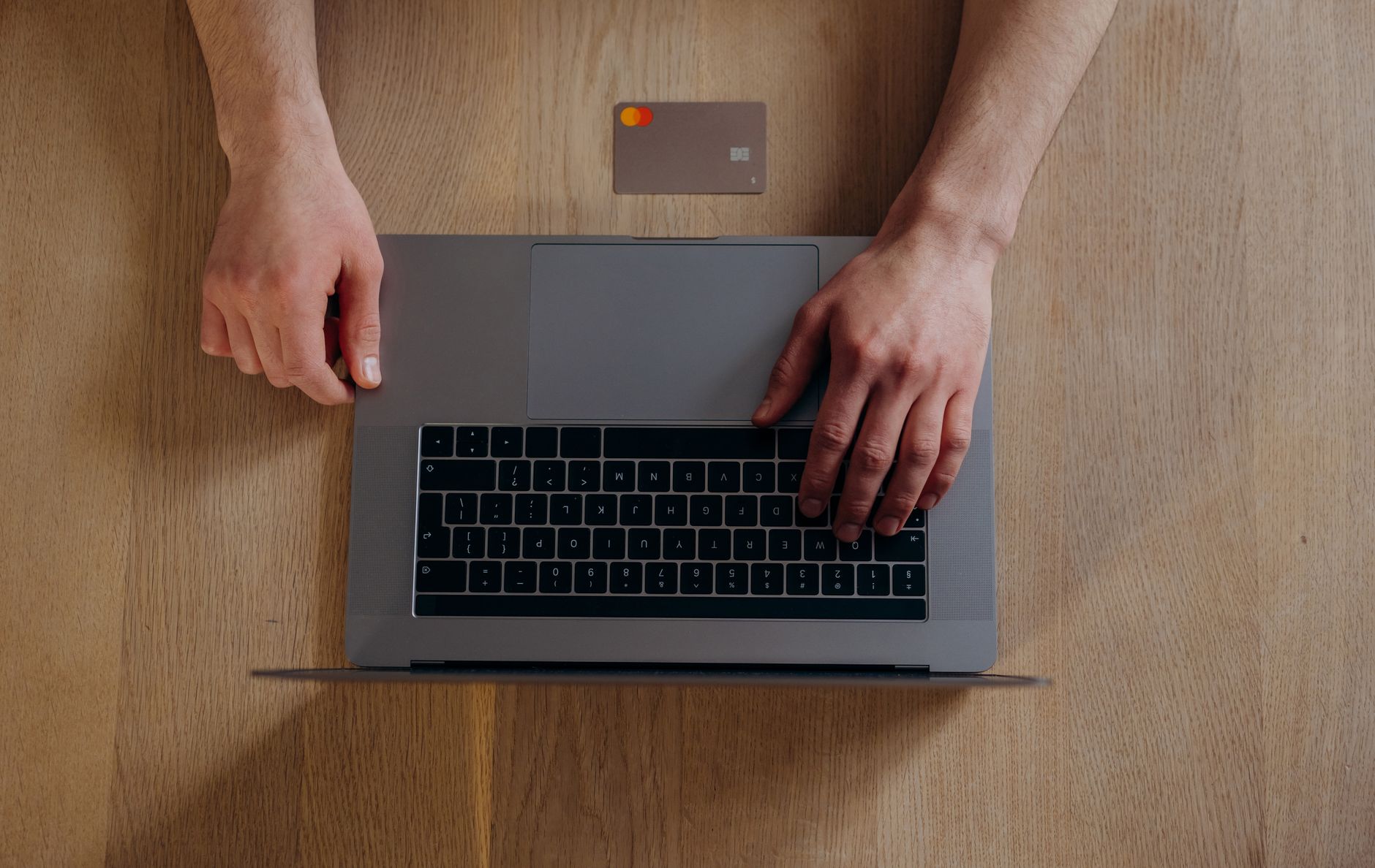 Revolut cade global: până la 5 milioane de clienți nu pot plăti