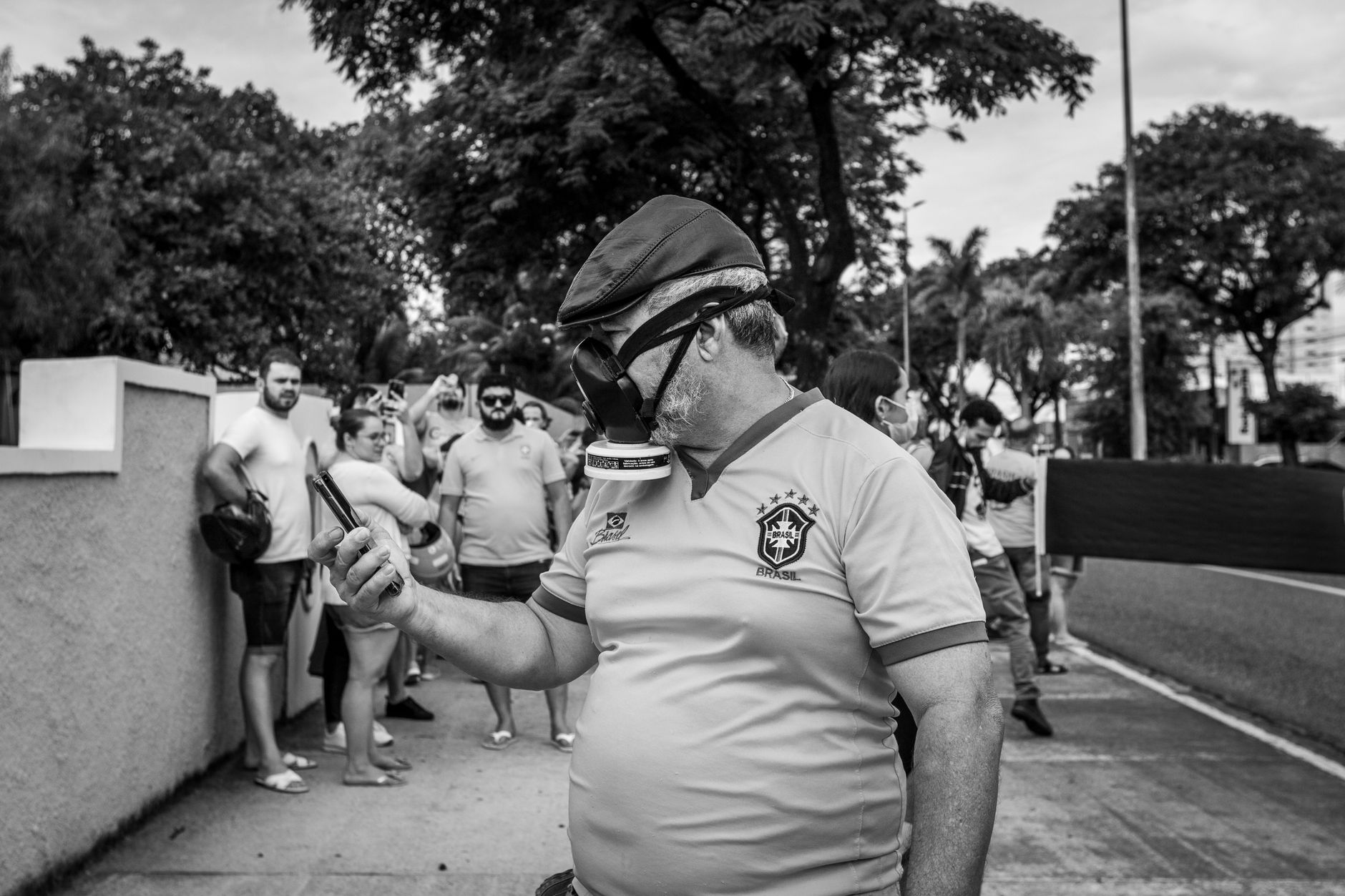 Flávio Bolsonaro dispare după înfrângere; pașapoartele, anulate